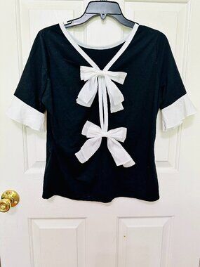 NEW BLACK AND WHITE SHORT SLEEVE KEYHOLE WITH BOW BACK BLOUSE TOP